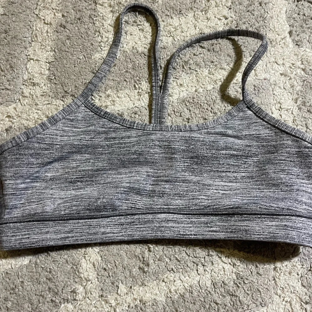 Lululemon grey flow y bra - Picture 1 of 3